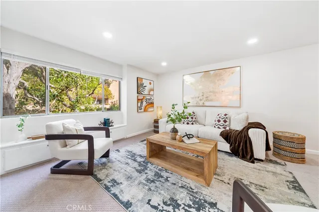 $620,000 | 5674 Windsor Way, Unit 201, Culver City, CA 90230