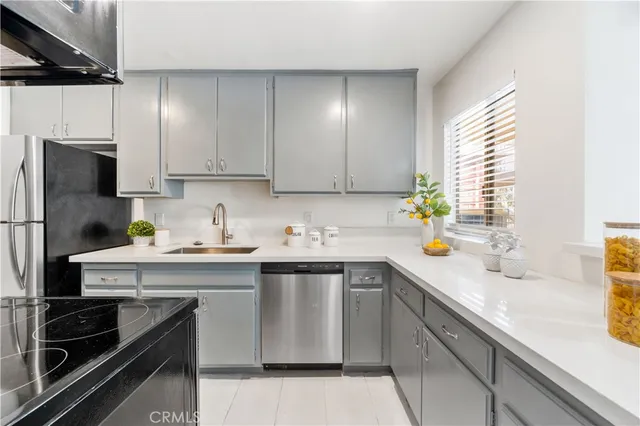 $620,000 | 5674 Windsor Way, Unit 201, Culver City, CA 90230