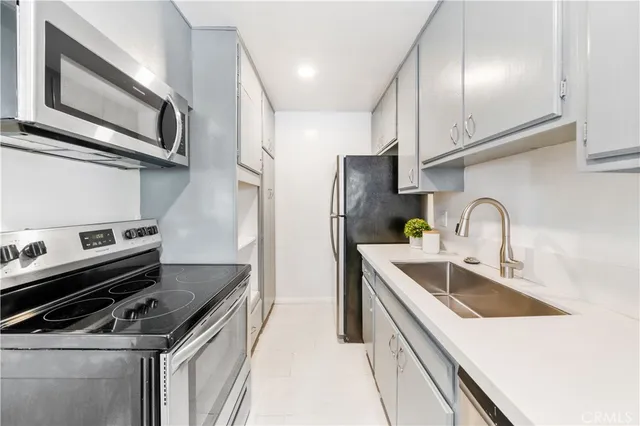 $620,000 | 5674 Windsor Way, Unit 201, Culver City, CA 90230