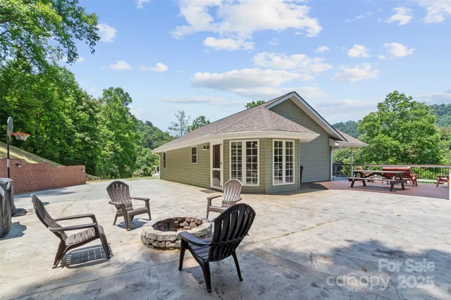 a view of a house with backyard and sitting area