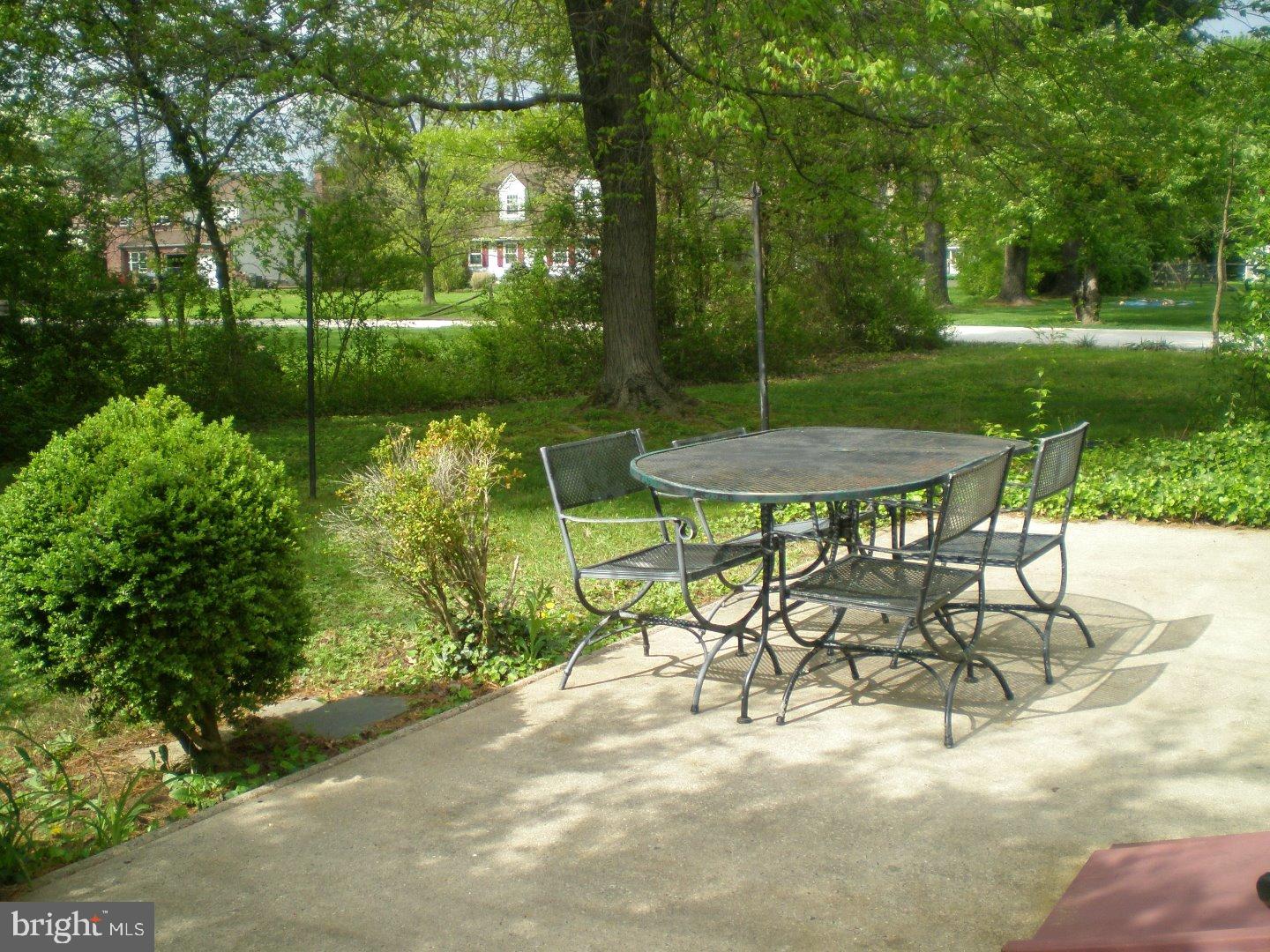 887 Rabbit Run Road Blue Bell, PA 19422 - Photo 4 of 17 Back Yard