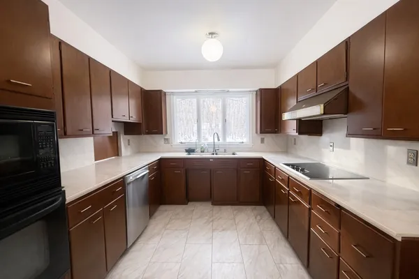 $3,695 | 520 Murray Hill Road, Vestal, NY 13850