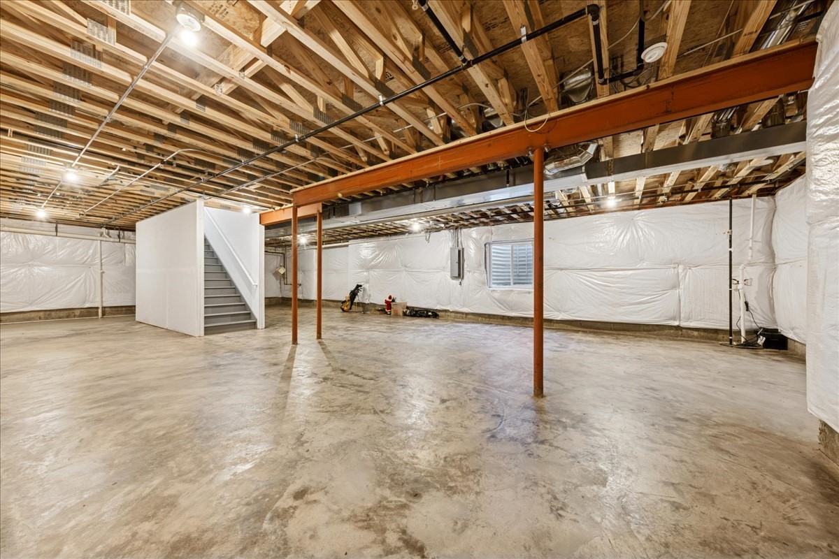 567 Hannah Lane Hinsdale, IL 60521 - Photo 25 of 33 a view of a indoor room