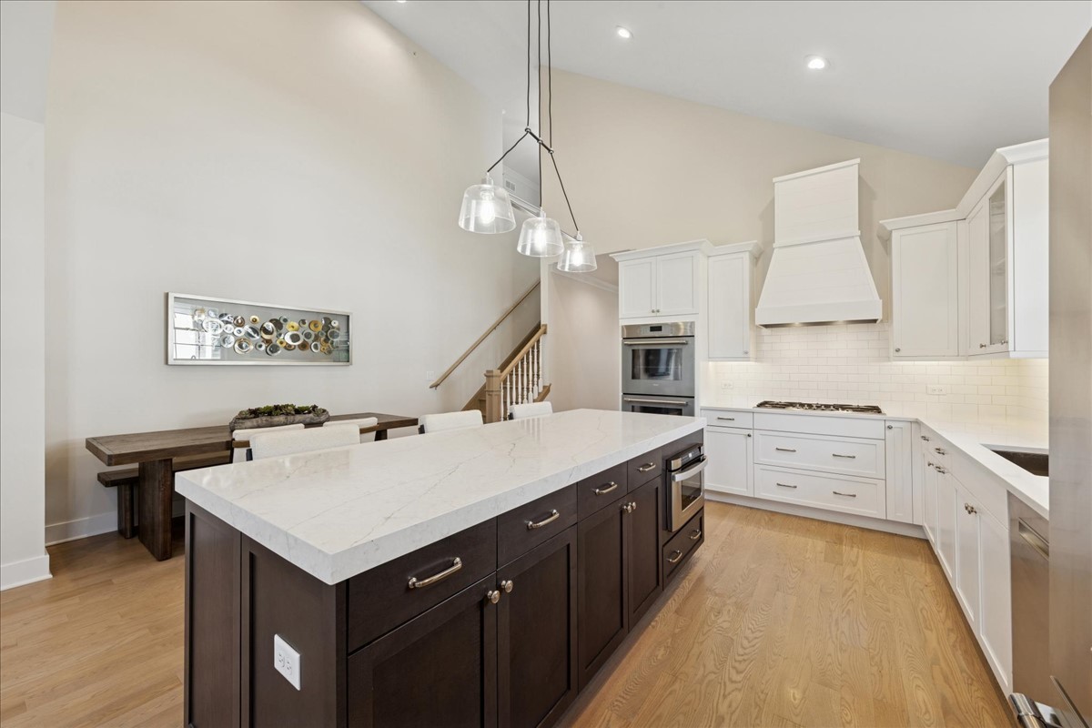 567 Hannah Lane Hinsdale, IL 60521 - Photo 4 of 33 a kitchen with a sink and cabinets
