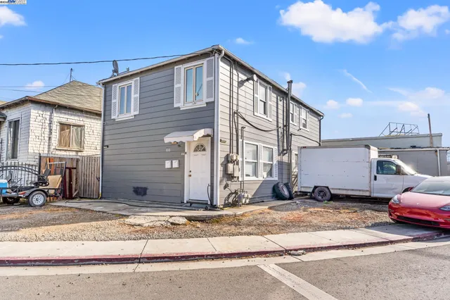$1,200,000 | 812 Lisbon Avenue, Oakland, CA 94601