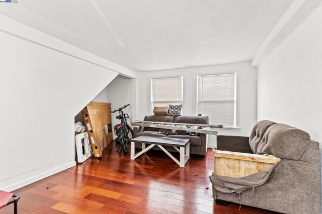$1,200,000 | 812 Lisbon Avenue, Oakland, CA 94601