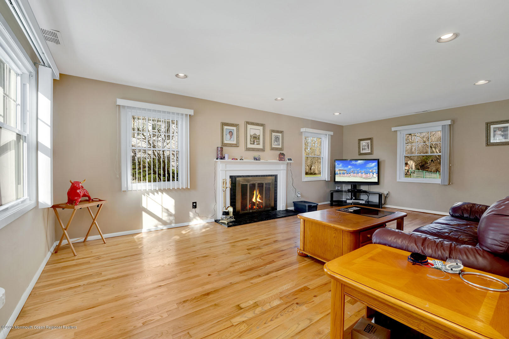 22 Taylor Road Marlboro, NJ 07746 - Photo 2 of 17 DSC06633
