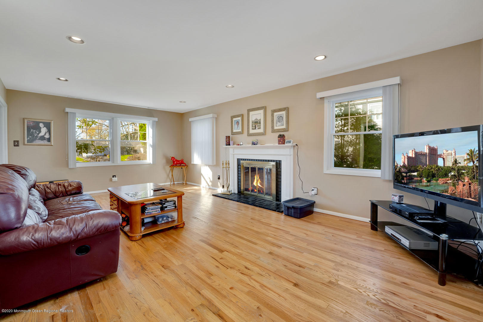 22 Taylor Road Marlboro, NJ 07746 - Photo 3 of 17 DSC06643