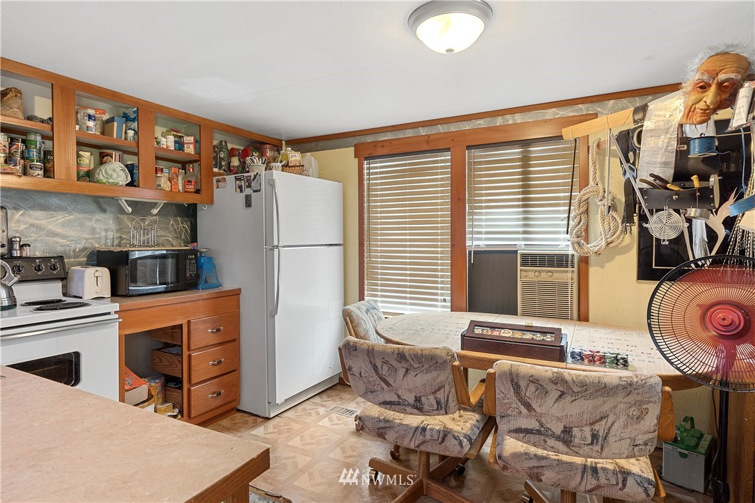 4910 Southeast Foss Road Port Orchard, WA 98366 - Photo 5 of 11 Gallery Image 5