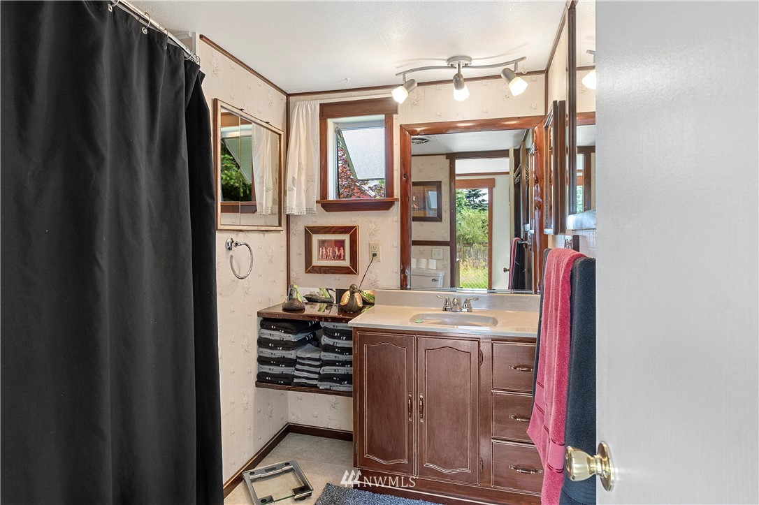 4910 Southeast Foss Road Port Orchard, WA 98366 - Photo 7 of 11 Gallery Image 7