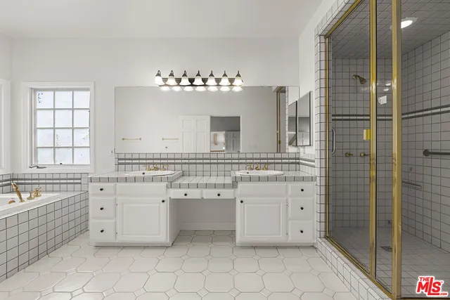 $6,500 | 18339 Linnet Street, Tarzana, CA 91356