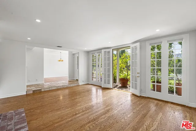 $6,500 | 18339 Linnet Street, Tarzana, CA 91356