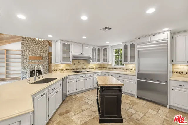 $6,500 | 18339 Linnet Street, Tarzana, CA 91356