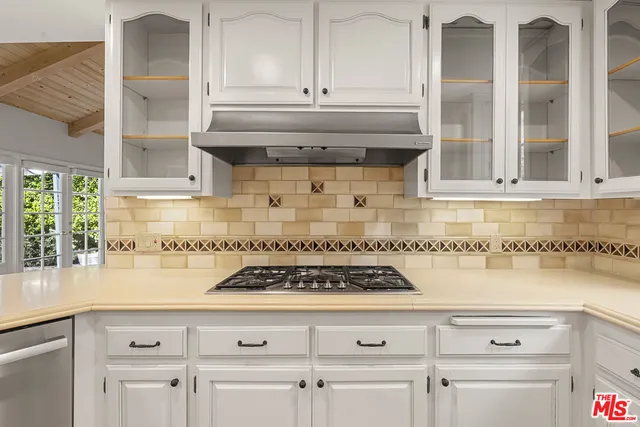 $6,500 | 18339 Linnet Street, Tarzana, CA 91356