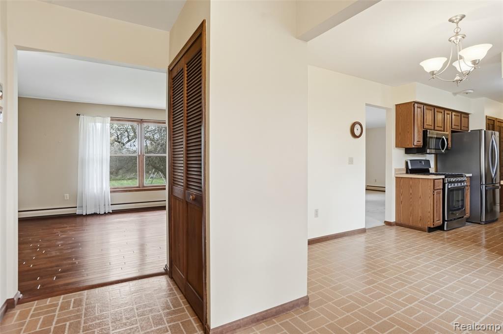 6080 West Coon Lake Road Howell, MI 48843 - Photo 7 of 34