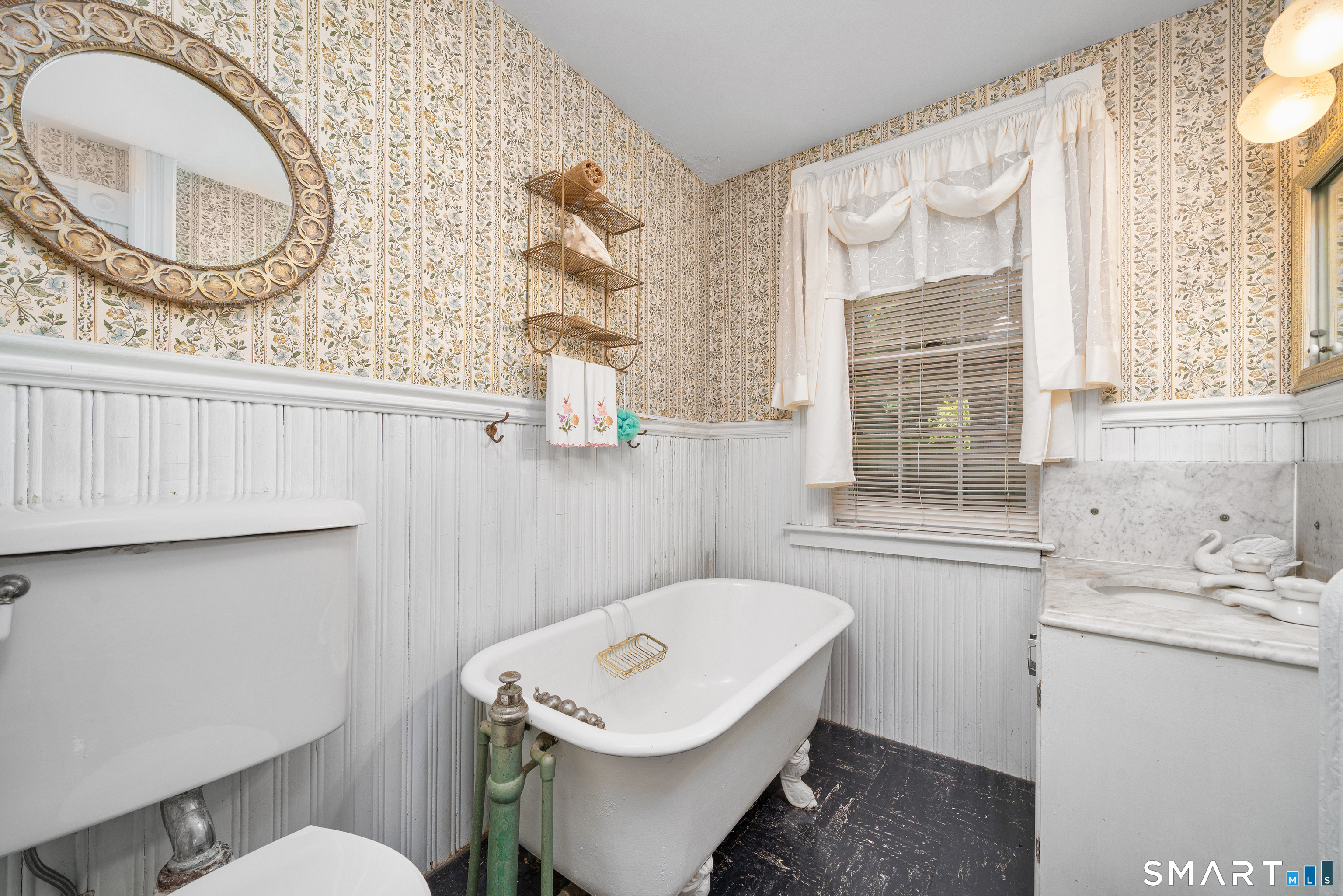 29 South Main Street Windsor Locks, CT 06096 - Photo 18 of 34 Beautiful primary en-suite bathroom with authentic claw foot tub