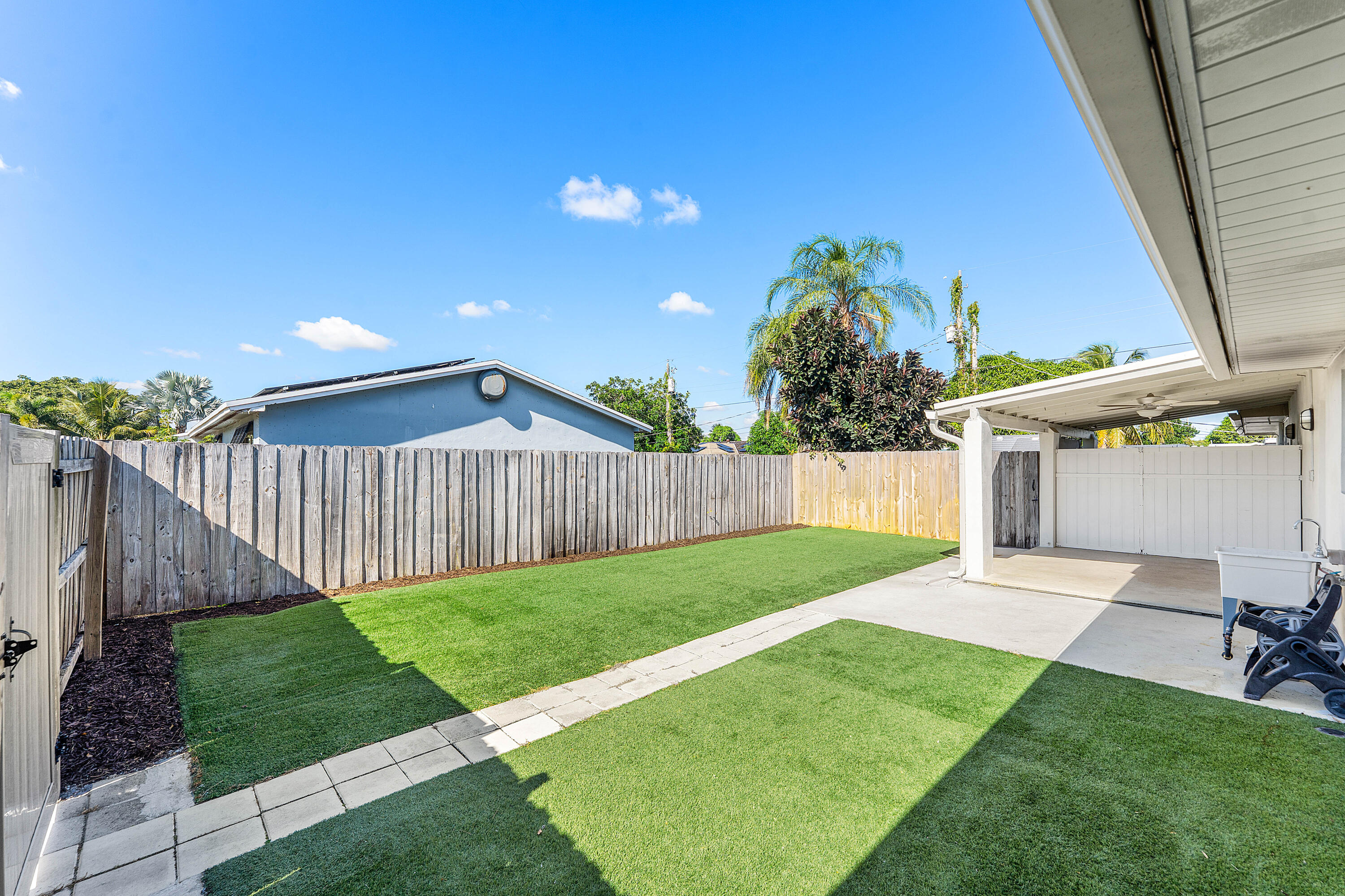 7643 Overlook Road Lake Worth, FL 33462 - Photo 20 of 29 a view of a backyard with wooden fence