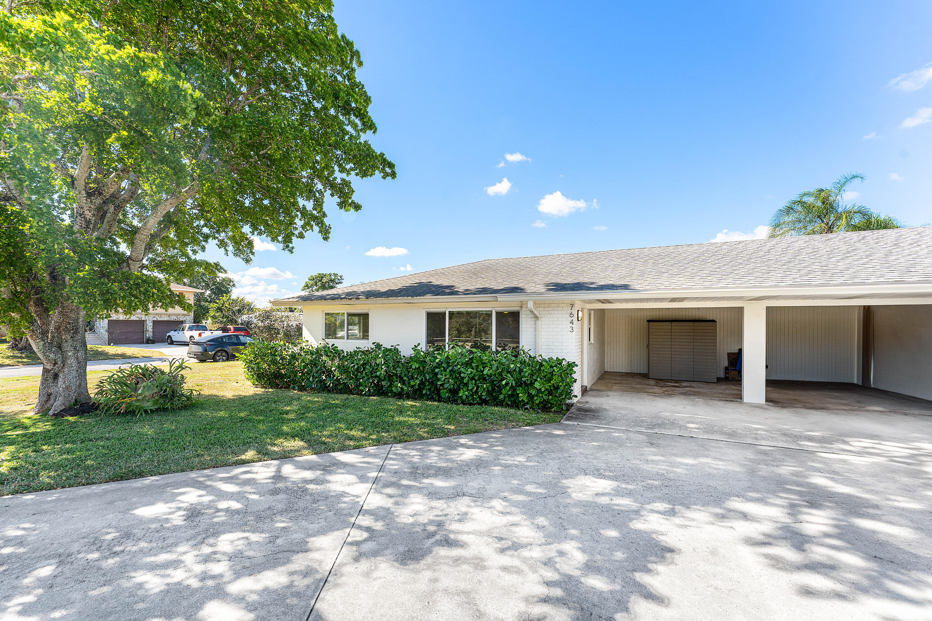 7643 Overlook Road Lake Worth, FL 33462 - Photo 27 of 29 a view of a house with a patio