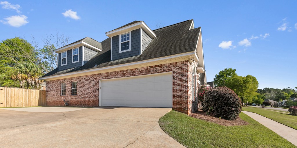 647 Westbrook Road Dothan, AL 36303 - Photo 3 of 60