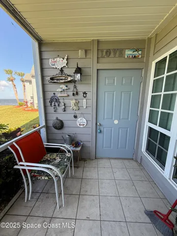 a view of a dry yard