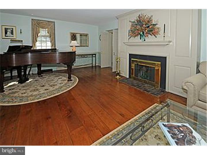 831 Runningbrook Road Jenkintown, PA 19046 - Photo 4 of 25 Living Room