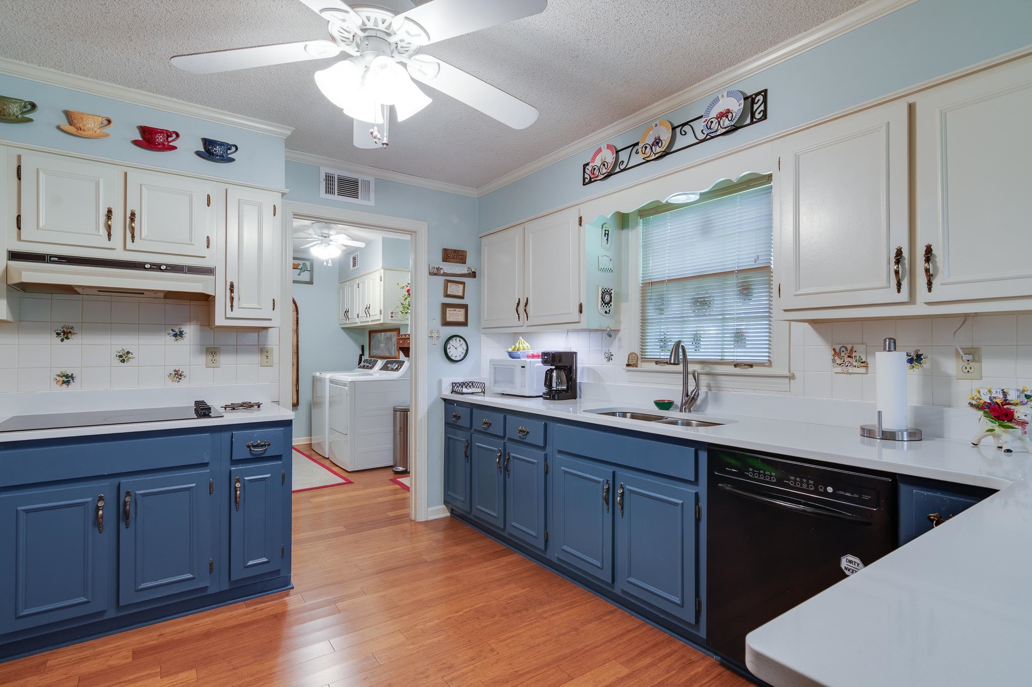 139 South Walnut Bend Road Memphis, TN 38018 - Photo 18 of 35 Beautiful bamboo floors accent this spacious kitchen.