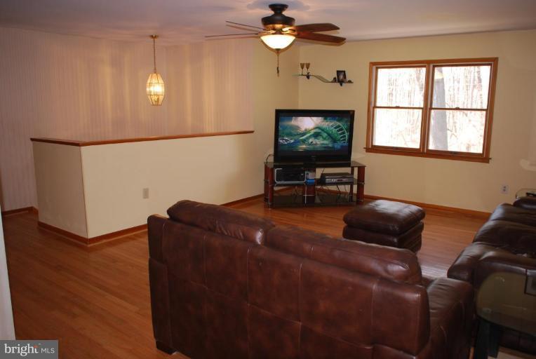 8415 Garland Road Pasadena, MD 21122 - Photo 2 of 30 Living Room