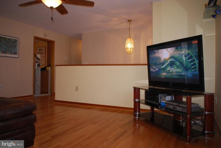 8415 Garland Road Pasadena, MD 21122 - Photo 13 of 30 Living Room #2