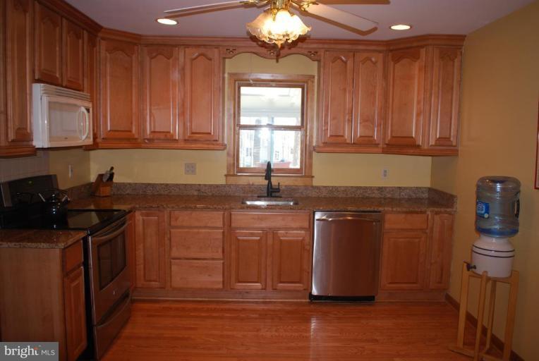 8415 Garland Road Pasadena, MD 21122 - Photo 15 of 30 Kitchen