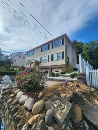 $3,200 | 52 North 14th Street, Unit 2, Hawthorne, NJ 07506