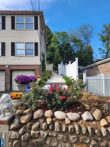 $3,400 | 52 North 14th Street, Unit 2, Hawthorne, NJ 07506