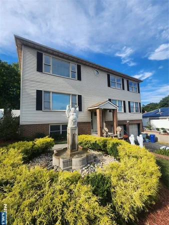 $3,200 | 52 North 14th Street, Unit 2, Hawthorne, NJ 07506