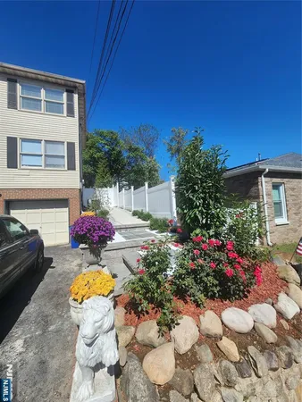 $3,200 | 52 North 14th Street, Unit 2, Hawthorne, NJ 07506