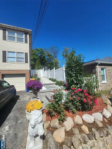 $3,400 | 52 North 14th Street, Unit 2, Hawthorne, NJ 07506