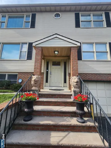 $3,400 | 52 North 14th Street, Unit 2, Hawthorne, NJ 07506