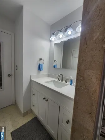 $3,200 | 52 North 14th Street, Unit 2, Hawthorne, NJ 07506