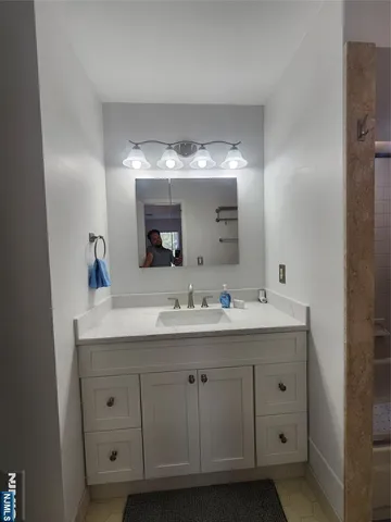 $3,400 | 52 North 14th Street, Unit 2, Hawthorne, NJ 07506