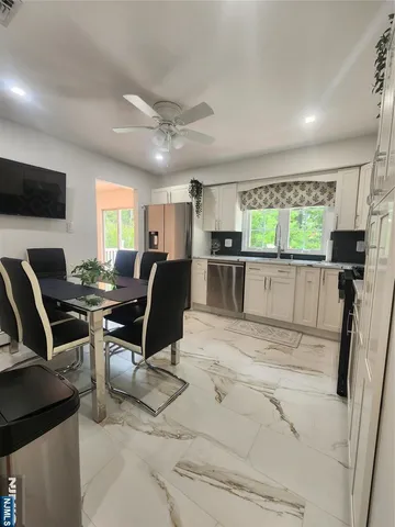 $3,400 | 52 North 14th Street, Unit 2, Hawthorne, NJ 07506