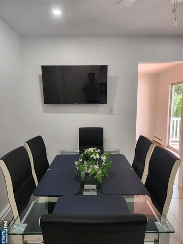 $3,400 | 52 North 14th Street, Unit 2, Hawthorne, NJ 07506