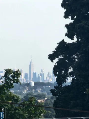 $3,400 | 52 North 14th Street, Unit 2, Hawthorne, NJ 07506