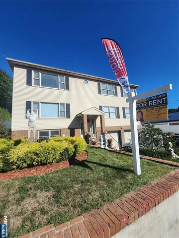 $3,400 | 52 North 14th Street, Unit 2, Hawthorne, NJ 07506