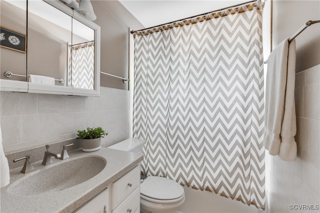 208 Tamarack Road Henrico, VA 23229 - Photo 25 of 35 a bathroom with a granite countertop toilet sink and mirror