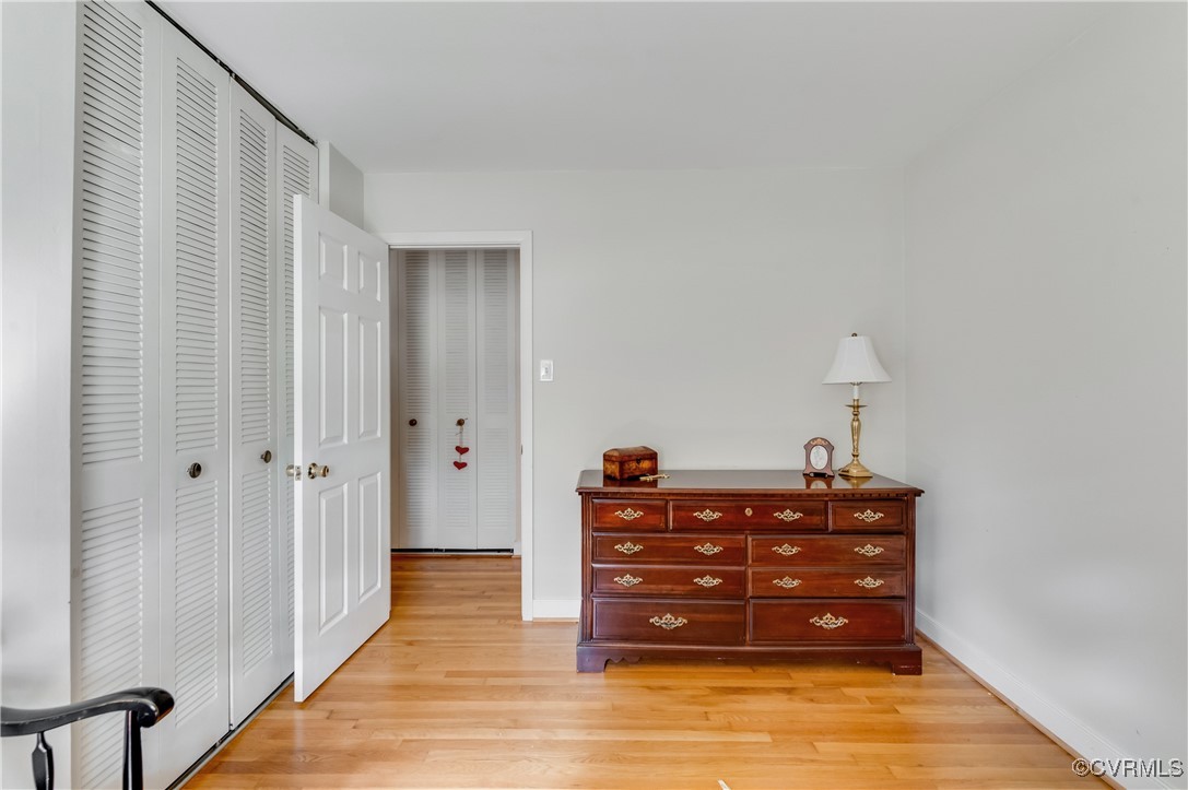 208 Tamarack Road Henrico, VA 23229 - Photo 30 of 35 a room with a dresser and a mirror