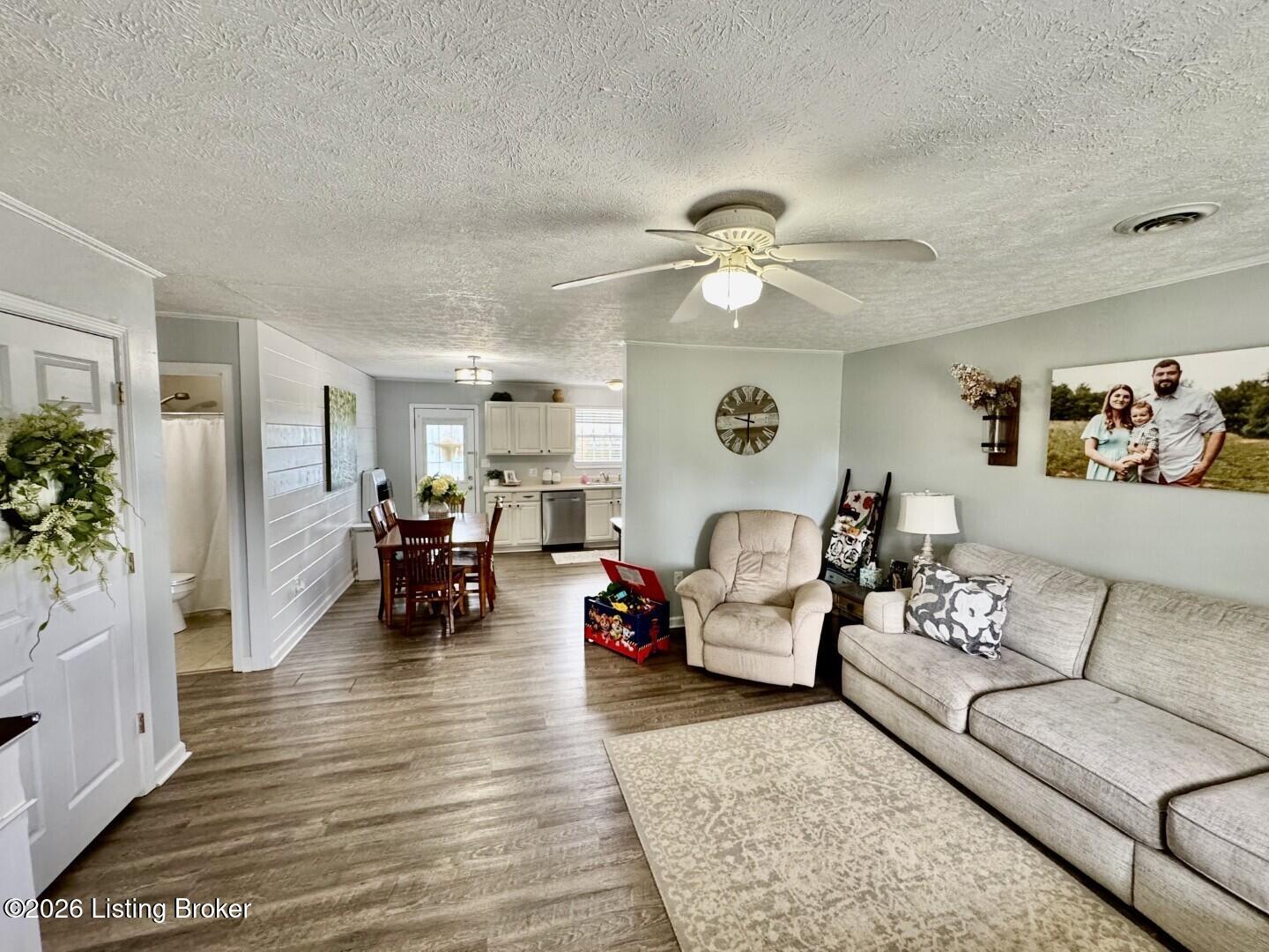 005_Living Room