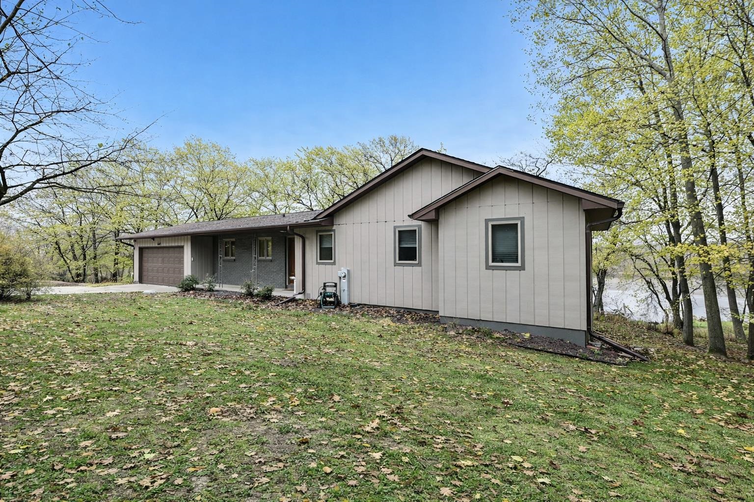 N5630 Thunderbird Road Portage, WI 53901 - Photo 3 of 27