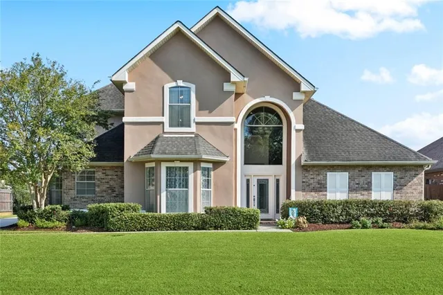 $521,900 | 3319 Turnberry Lane, Harvey, LA 70058