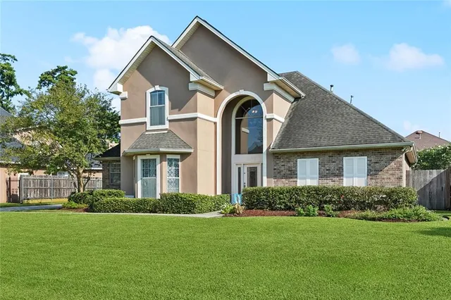 $521,900 | 3319 Turnberry Lane, Harvey, LA 70058