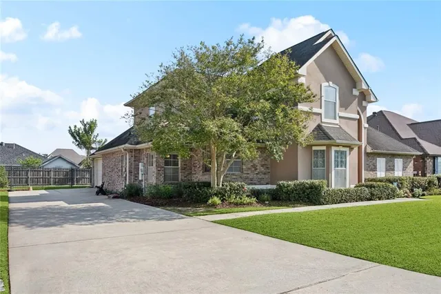 $521,900 | 3319 Turnberry Lane, Harvey, LA 70058