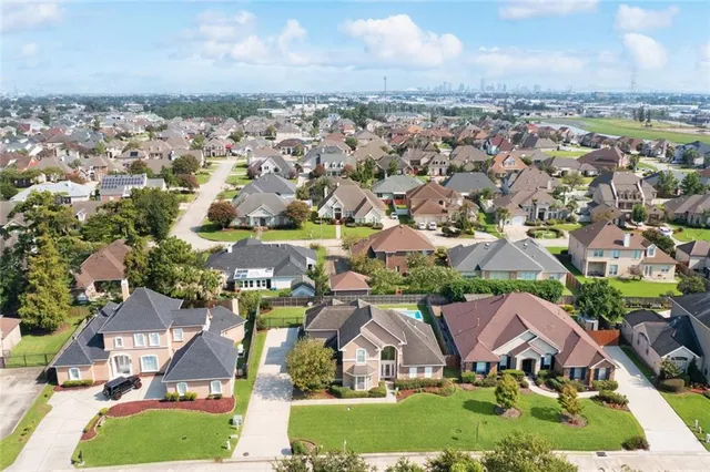 $521,900 | 3319 Turnberry Lane, Harvey, LA 70058