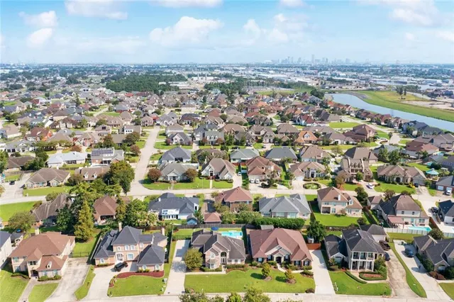 $521,900 | 3319 Turnberry Lane, Harvey, LA 70058